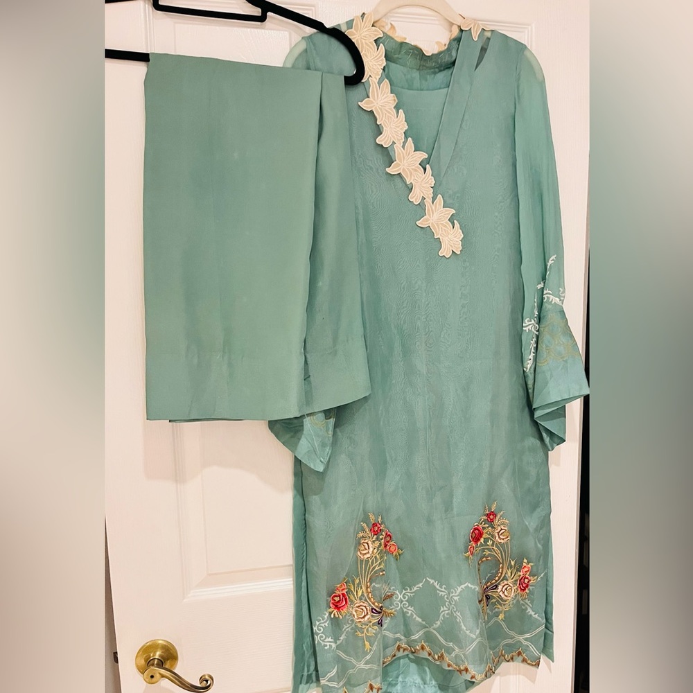Pakistani indian DESIGNER Shalwar Kameez - 2 pieces-